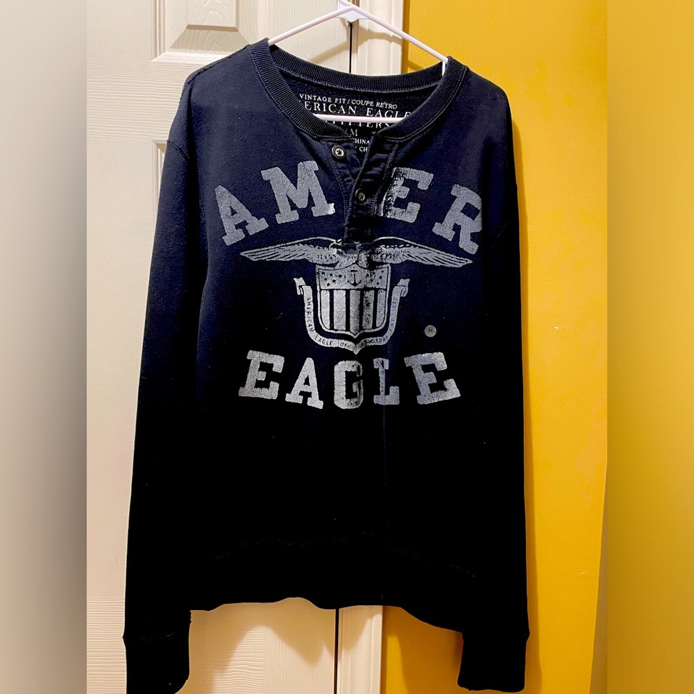 Men's American Eagle black sweatshirt. Size M/M